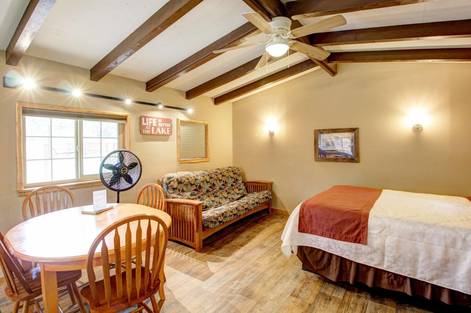 Historic Tamarack Lodge Hungry Horse Luaran gambar